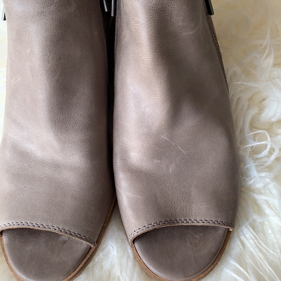 🌼LUCKY BRAND DISTRESSED LEATHER BOOTIE🌼 - Picture 5 of 9